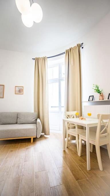 Lovely Apartment In Varsavia Esterno foto