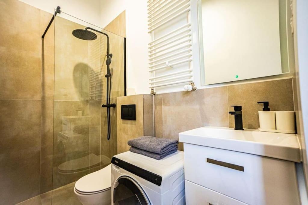 Lovely Apartment In Varsavia Esterno foto